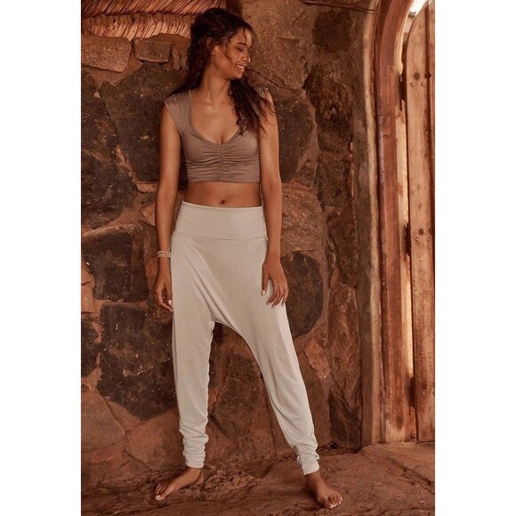 Free People FP Movement Echo Harem Pants in Tan Taupe Size M NWT Yoga Bohemian - Picture 1 of 10
